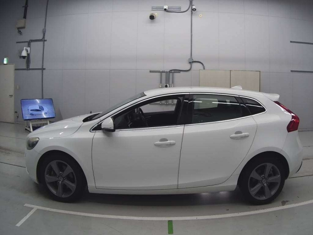 VOLVO V40 2015