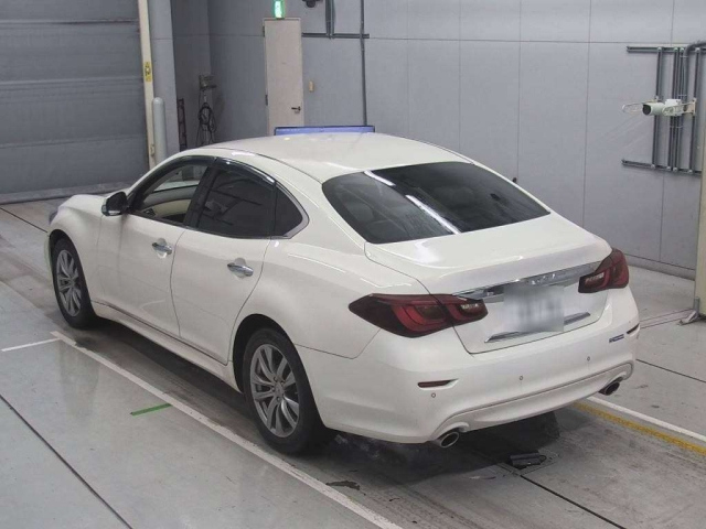 NISSAN FUGA 2015