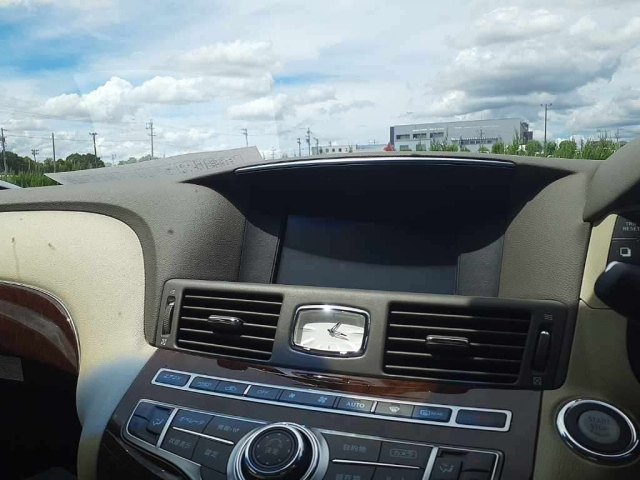 NISSAN FUGA 2015