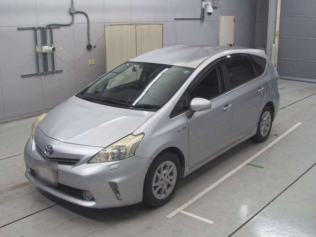 TOYOTA PRIUS ALPHA 2013