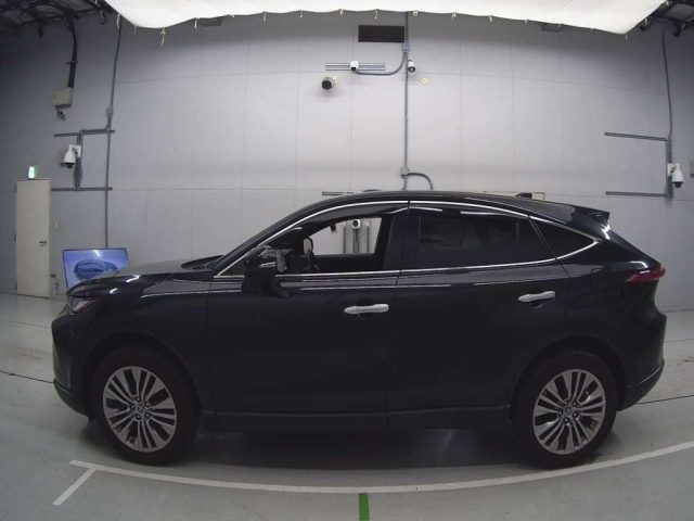 TOYOTA HARRIER 2022