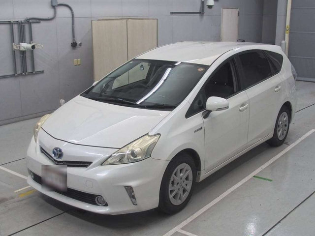 TOYOTA PRIUS ALPHA 2012