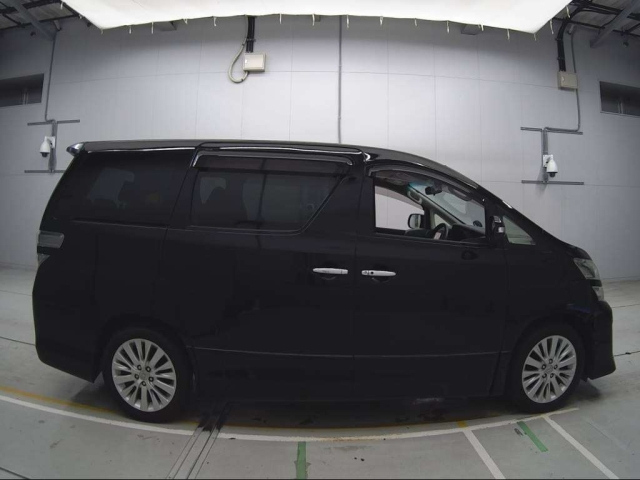 TOYOTA VELLFIRE 2013