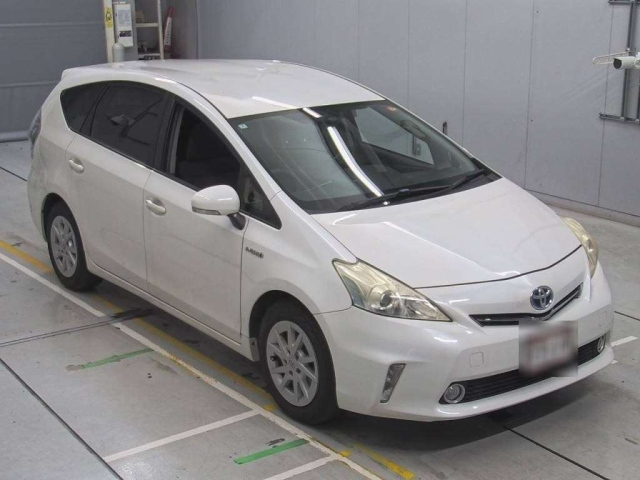 TOYOTA PRIUS ALPHA 2012