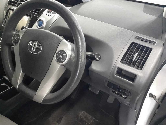 TOYOTA PRIUS ALPHA 2012