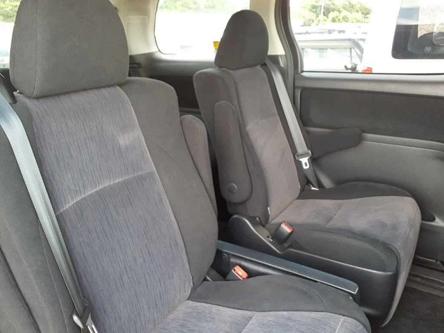 TOYOTA VELLFIRE 2013