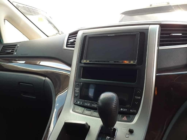 TOYOTA VELLFIRE 2013