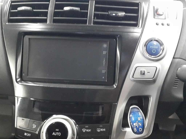 TOYOTA PRIUS ALPHA 2012