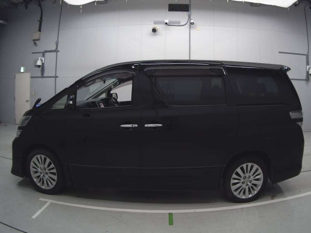 TOYOTA VELLFIRE 2013