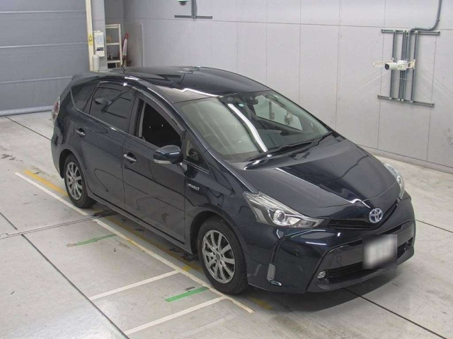TOYOTA PRIUS ALPHA 2017