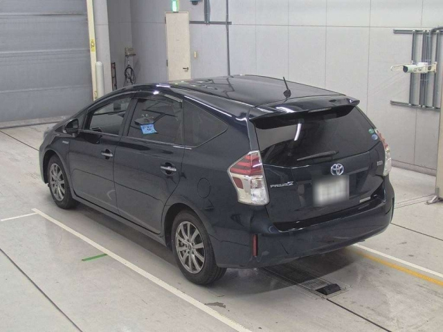 TOYOTA PRIUS ALPHA 2017