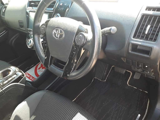 TOYOTA PRIUS ALPHA 2017