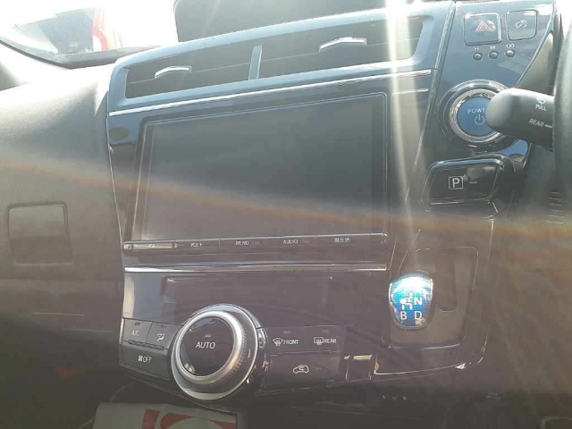 TOYOTA PRIUS ALPHA 2017