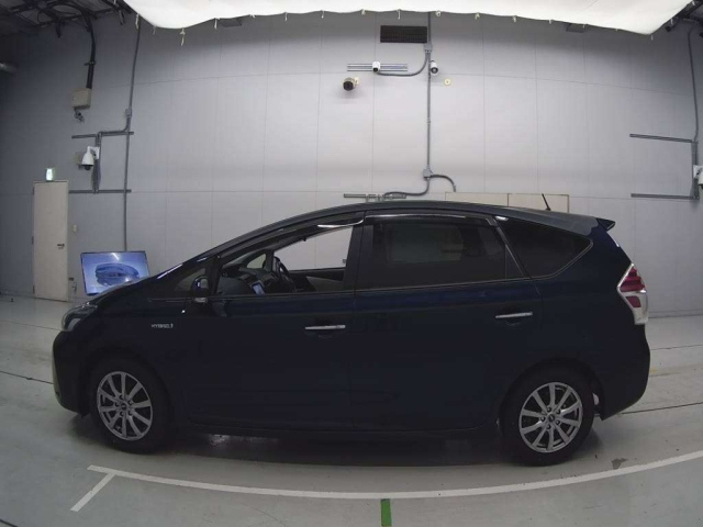 TOYOTA PRIUS ALPHA 2017