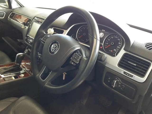 VOLKSWAGEN TOUAREG 2012