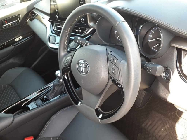 TOYOTA C-HR 2023
