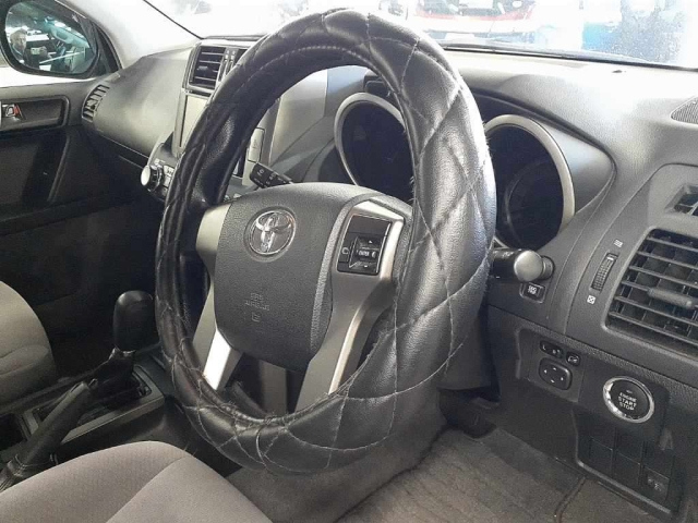 TOYOTA LAND CRUISER PRADO 2011