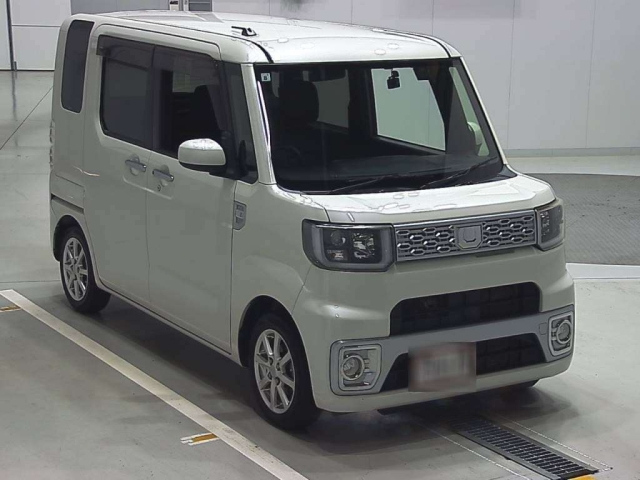 DAIHATSU WAKE 2015