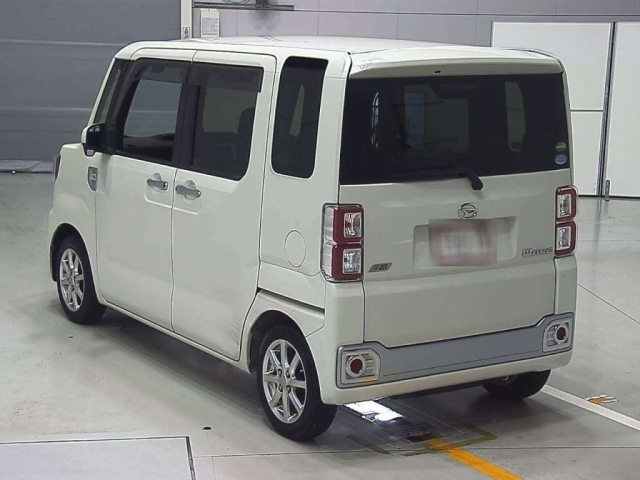 DAIHATSU WAKE 2015