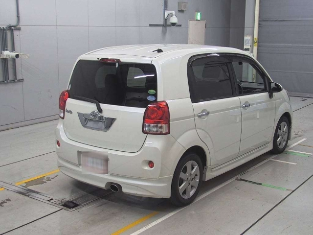 TOYOTA PORTE 2014