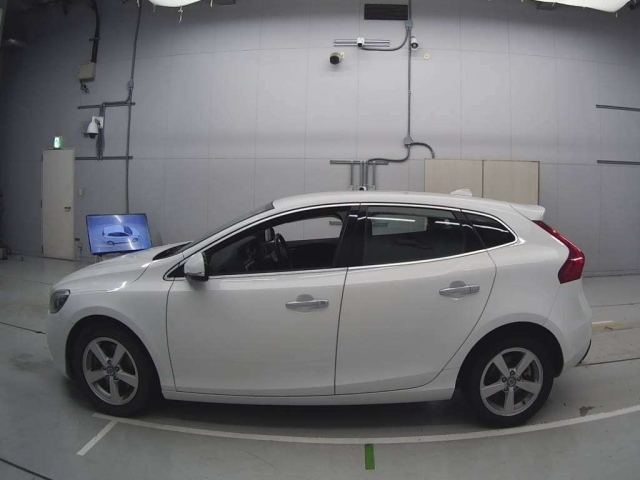 VOLVO V40 2014