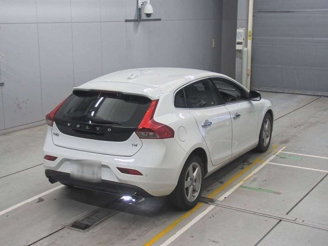 VOLVO V40 2014