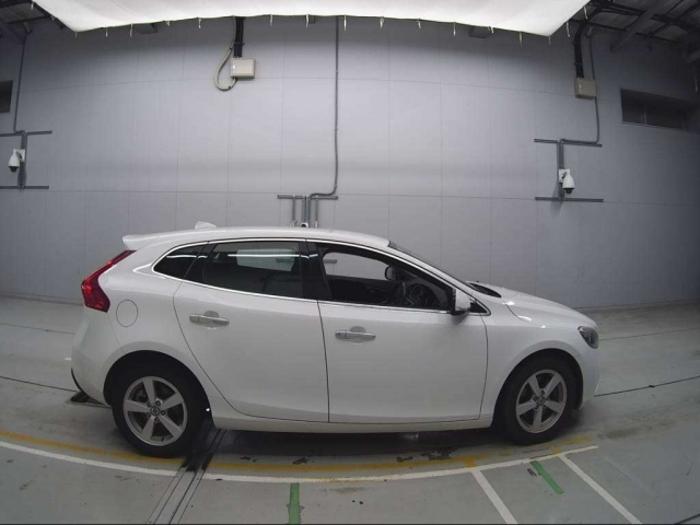 VOLVO V40 2014