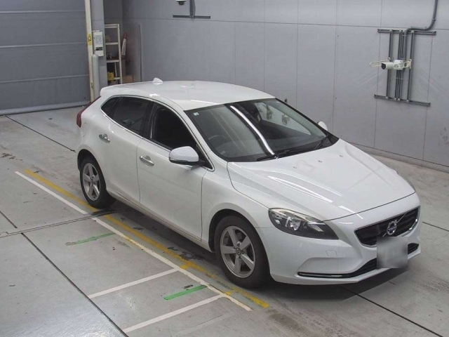 VOLVO V40 2014