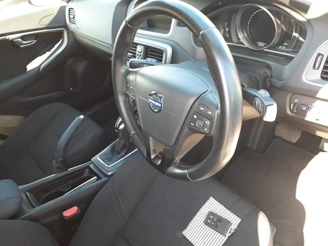 VOLVO V40 2014