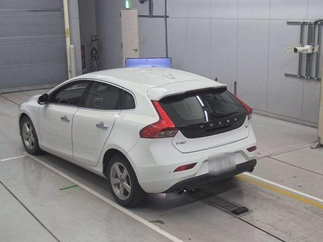 VOLVO V40 2014