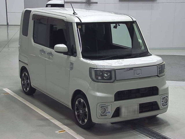 DAIHATSU WAKE 2015