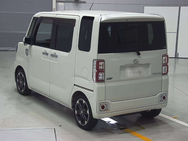 DAIHATSU WAKE 2015