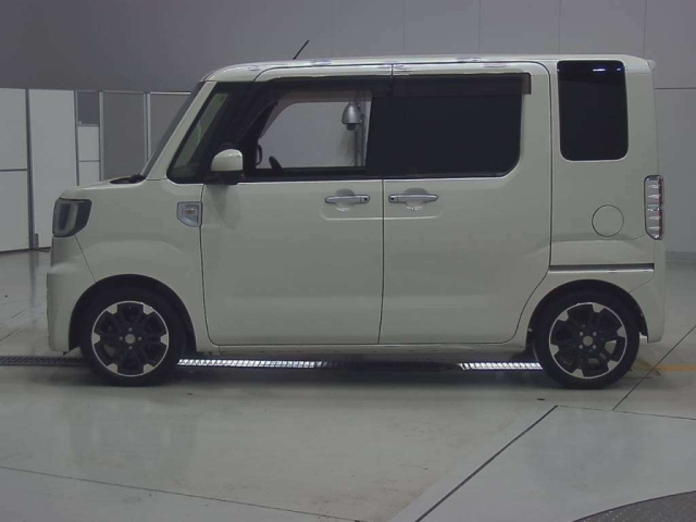 DAIHATSU WAKE 2015