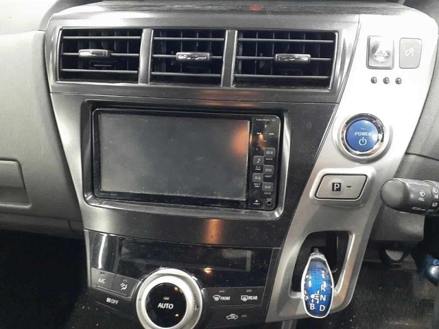 TOYOTA PRIUS ALPHA 2012