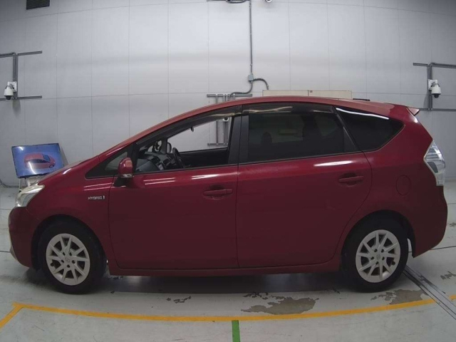 TOYOTA PRIUS ALPHA 2012