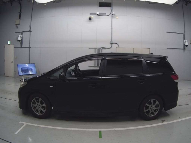 TOYOTA WISH 2011