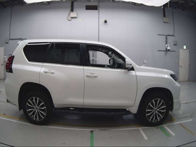 TOYOTA LAND CRUISER PRADO 2019