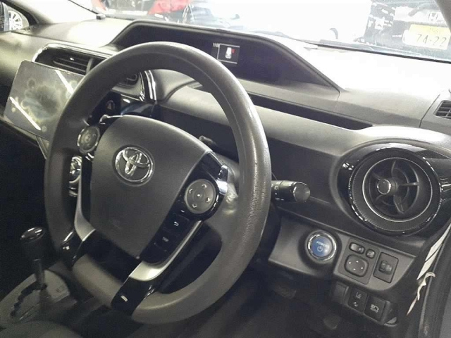 TOYOTA AQUA 2018