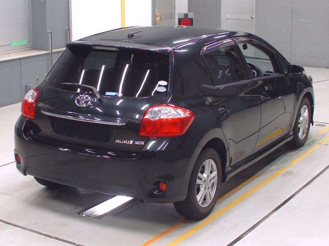 TOYOTA AURIS 2011