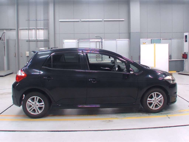 TOYOTA AURIS 2011