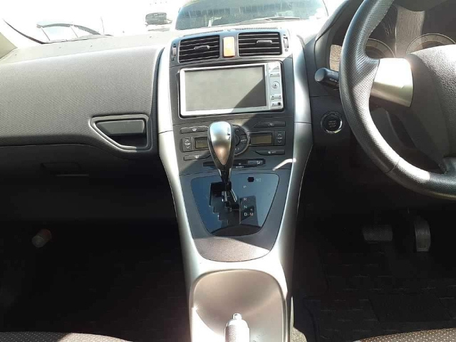 TOYOTA AURIS 2011