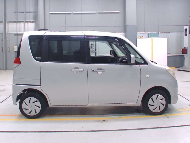 MITSUBISHI DELICA D2 2011