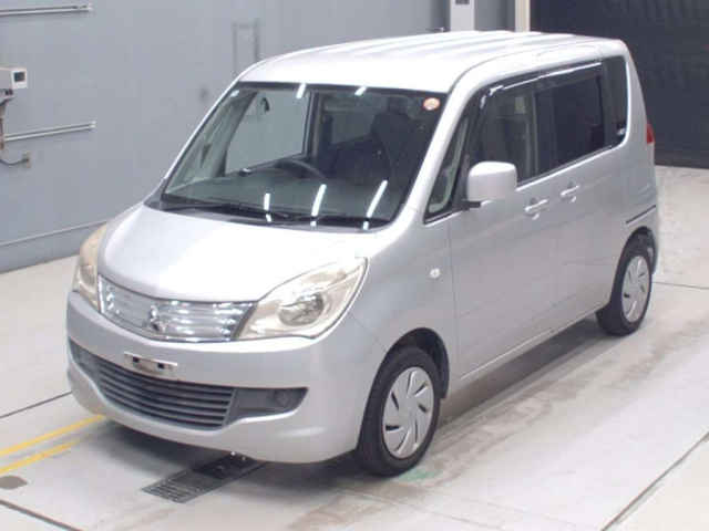 MITSUBISHI DELICA D2 2011