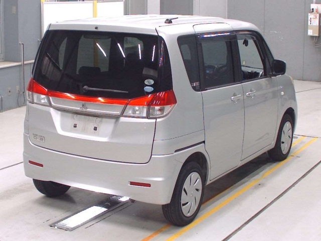 MITSUBISHI DELICA D2 2011