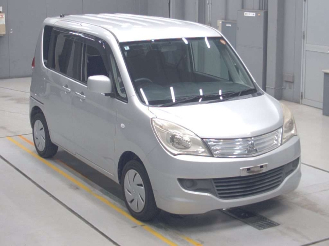 MITSUBISHI DELICA D2 2011