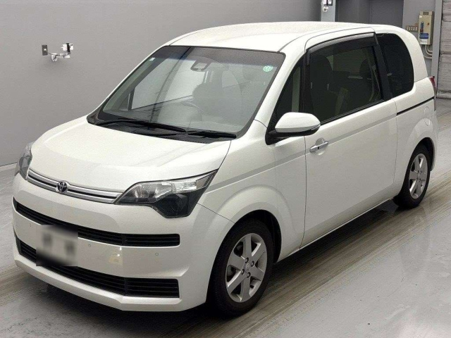 TOYOTA SPADE 2019