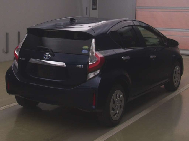 TOYOTA AQUA 2019