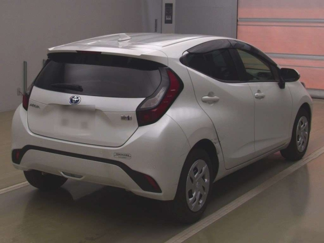TOYOTA AQUA 2021