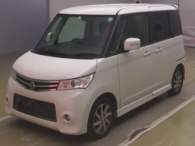 NISSAN ROOX 2013