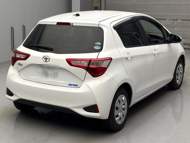TOYOTA VITZ 2017